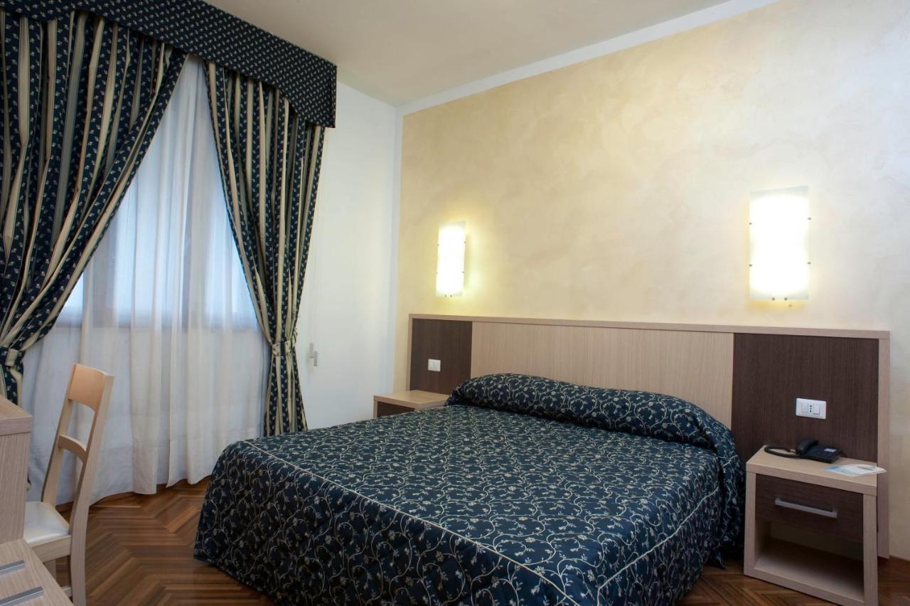 Hotel Astoria Fermo Exterior foto