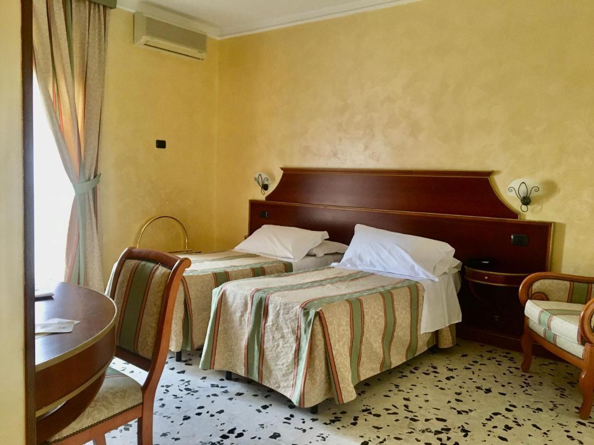 Hotel Astoria Fermo Exterior foto